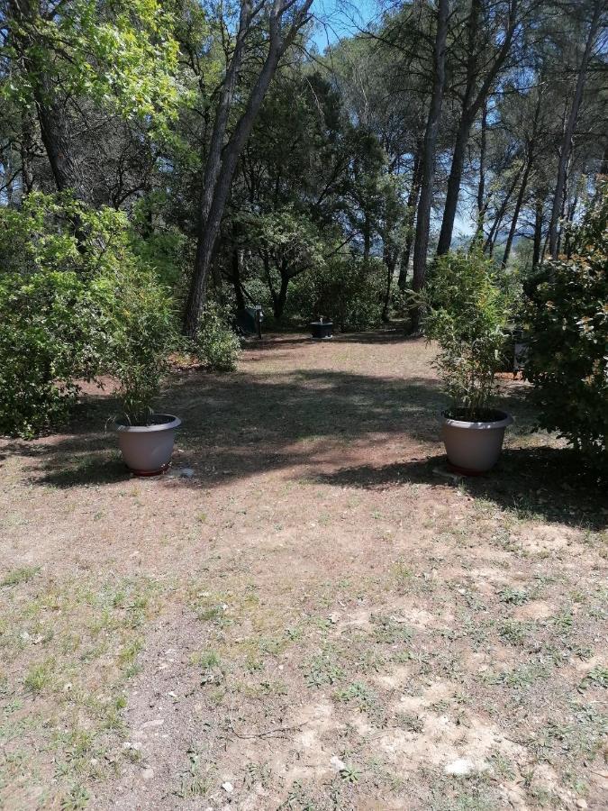 Le Clos Zinou Lambesc Exterior foto