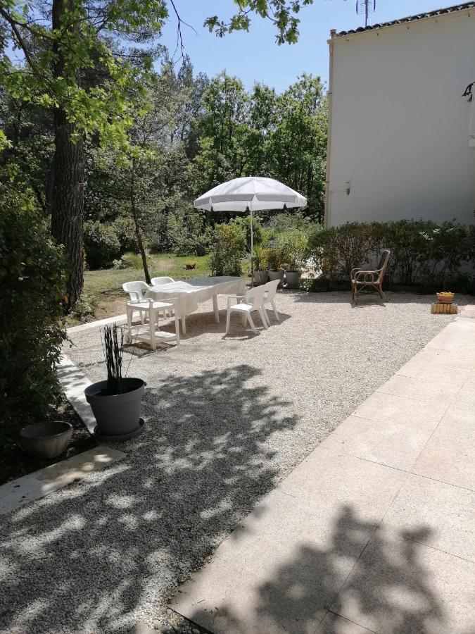 Le Clos Zinou Lambesc Exterior foto